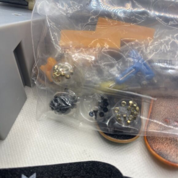 Lot Of 14 Tech Deck fingerboards 4 Complete Plus Stickers Tools Supplies & Ramps - Picture 8 of 13